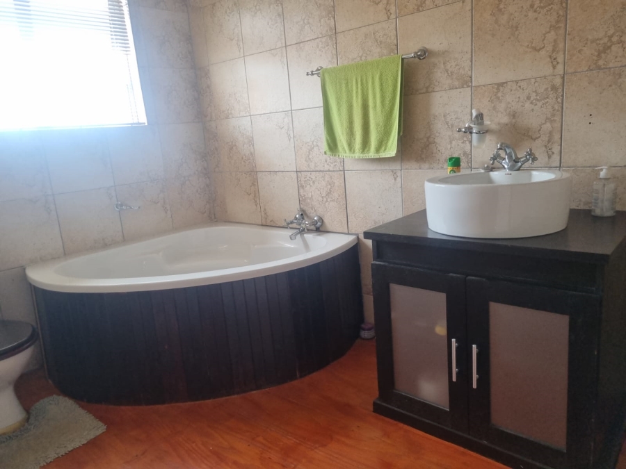 4 Bedroom Property for Sale in Doornkloof Western Cape